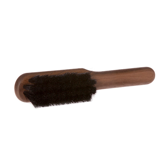 Skäggborste med svinborst. Denna skäggborste har egenskaper som hjälper till att bibehålla naturlig mjukhet i skägget.